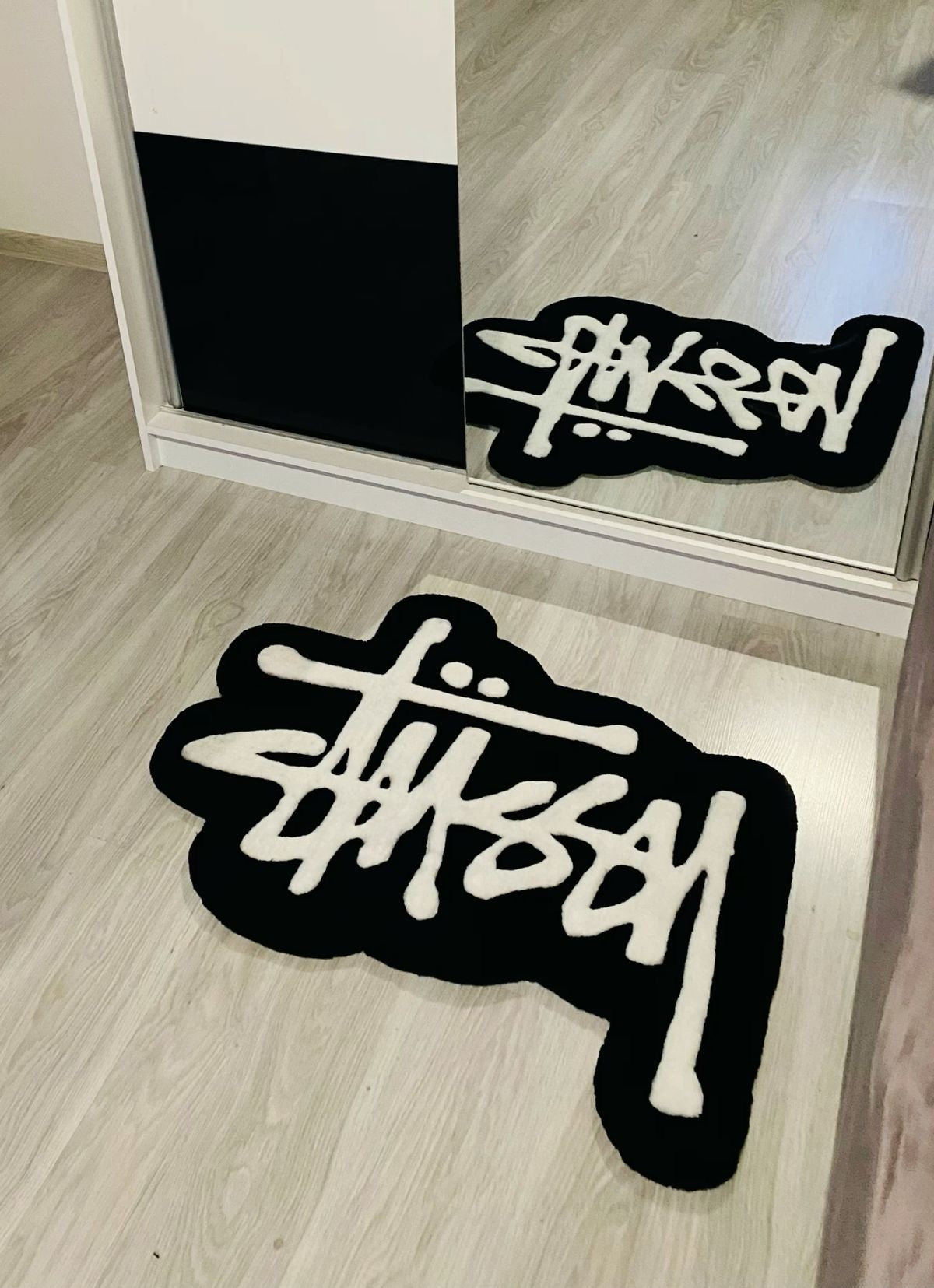STUSSY RUG V1